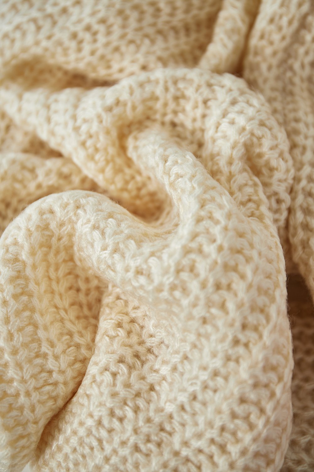 Knitted off-the-shoulder sweater h5Picture11